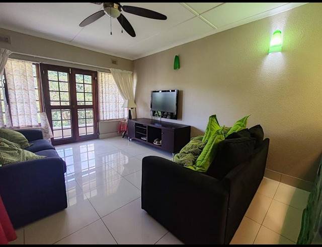 2 BEDROOM APARTMENT FOR SALE IN RENNIES BEACH